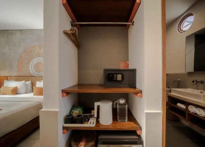 Roomates By Ini Vie Hospitality Хостел *