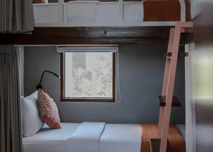 Roomates By Ini Vie Hospitality Хостел